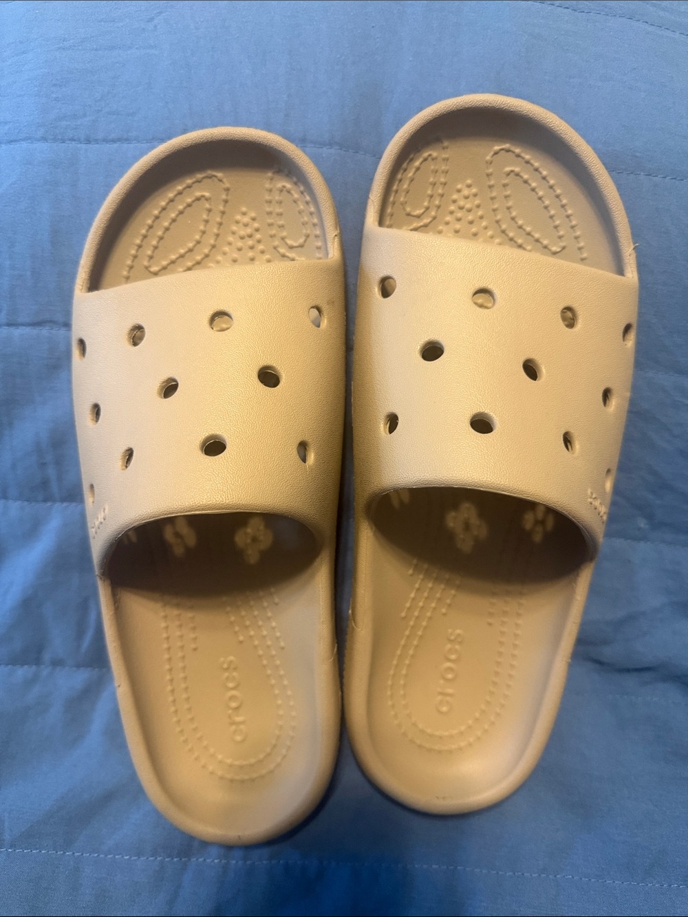 CROCS Unisex Slide Sandals in Beige/Tan